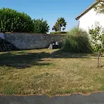 D'hotes De Charme Le Logis Rouge La Rochelle, Vendee, Ile De Re, Marais Poitevin, Calme Campagne Piscine