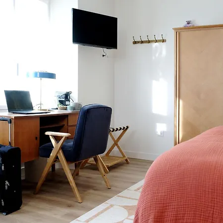 Guest house D'hotes De Charme Le Logis Rouge La Rochelle, Vendee, Ile De Re, Marais Poitevin, Calme Campagne Piscine