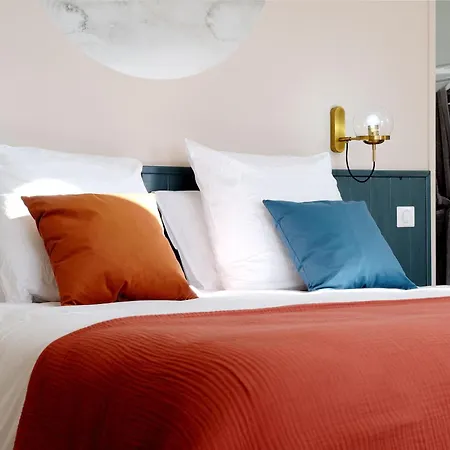 Le Logis Rouge D'hôtes De Charme Avec Piscine Près De La Rochelle Affittacamere 3*