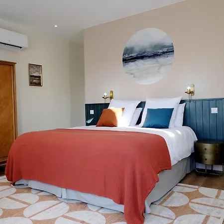 Le Logis Rouge D'hôtes De Charme Avec Piscine Près De La Rochelle Charron (Charente-Maritime)