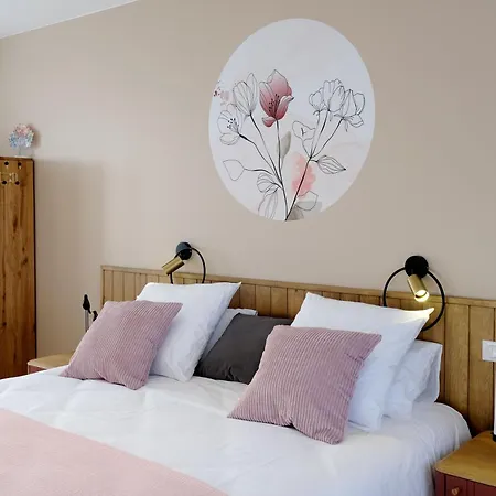 D'hotes De Charme Le Logis Rouge La Rochelle, Vendee, Ile De Re, Marais Poitevin, Calme Campagne Piscine Guest house Charron (Charente-Maritime)