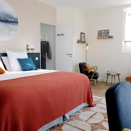 Guest house D'hotes De Charme Le Logis Rouge La Rochelle, Vendee, Ile De Re, Marais Poitevin, Calme Campagne Piscine Charron (Charente-Maritime)