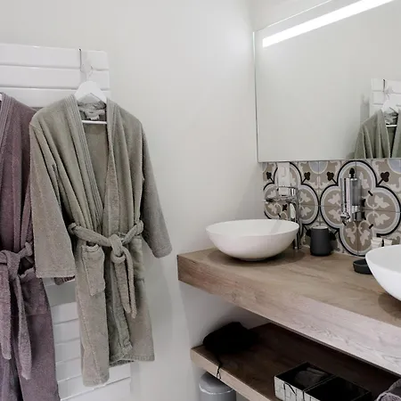 D'hotes De Charme Le Logis Rouge La Rochelle, Vendee, Ile De Re, Marais Poitevin, Calme Campagne Piscine Charron (Charente-Maritime)