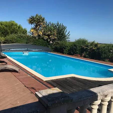 Le Logis Rouge D'hôtes De Charme Avec Piscine Près De La Rochelle 3*