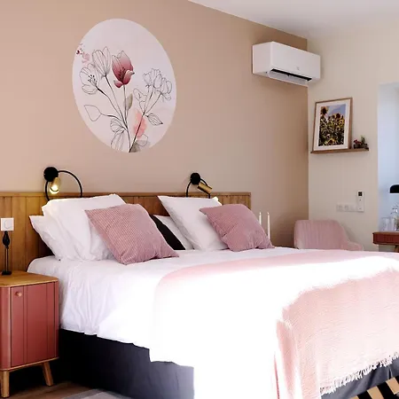 D'hotes De Charme Le Logis Rouge La Rochelle, Vendee, Ile De Re, Marais Poitevin, Calme Campagne Piscine 3* Charron (Charente-Maritime)