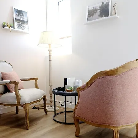 Guest house D'hotes De Charme Le Logis Rouge La Rochelle, Vendee, Ile De Re, Marais Poitevin, Calme Campagne Piscine