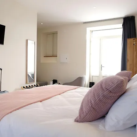 Le Logis Rouge D'hôtes De Charme Avec Piscine Près De La Rochelle Affittacamere 3*