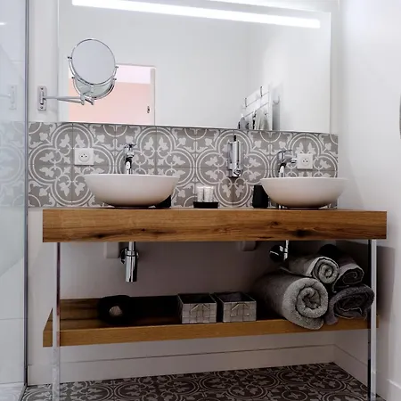 D'hotes De Charme Le Logis Rouge La Rochelle, Vendee, Ile De Re, Marais Poitevin, Calme Campagne Piscine