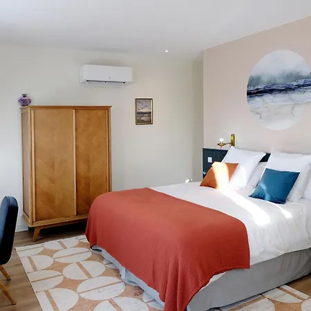 Guest house D'hotes De Charme Le Logis Rouge La Rochelle, Vendee, Ile De Re, Marais Poitevin, Calme Campagne Piscine Charron (Charente-Maritime)