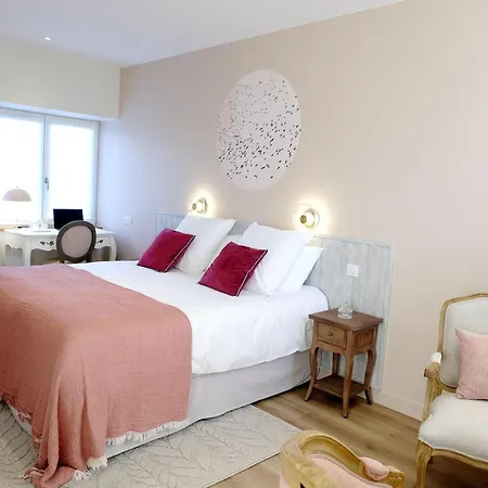 招待所 Le Logis Rouge D'hotes De Charme Avec Piscine Pres De La Rochelle 3*