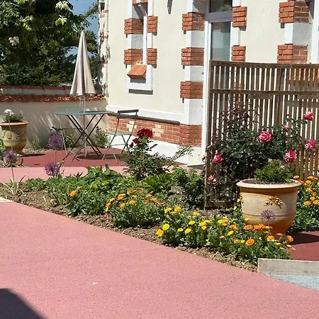 招待所 Le Logis Rouge D'hotes De Charme Avec Piscine Pres De La Rochelle