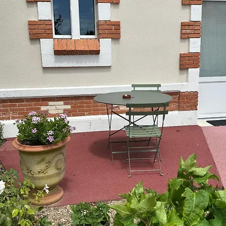 招待所 Le Logis Rouge D'hotes De Charme Avec Piscine Pres De La Rochelle