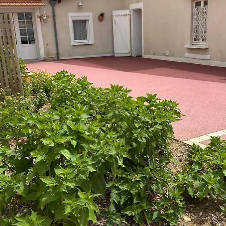 Le Logis Rouge D'hotes De Charme Avec Piscine Pres De La Rochelle 招待所